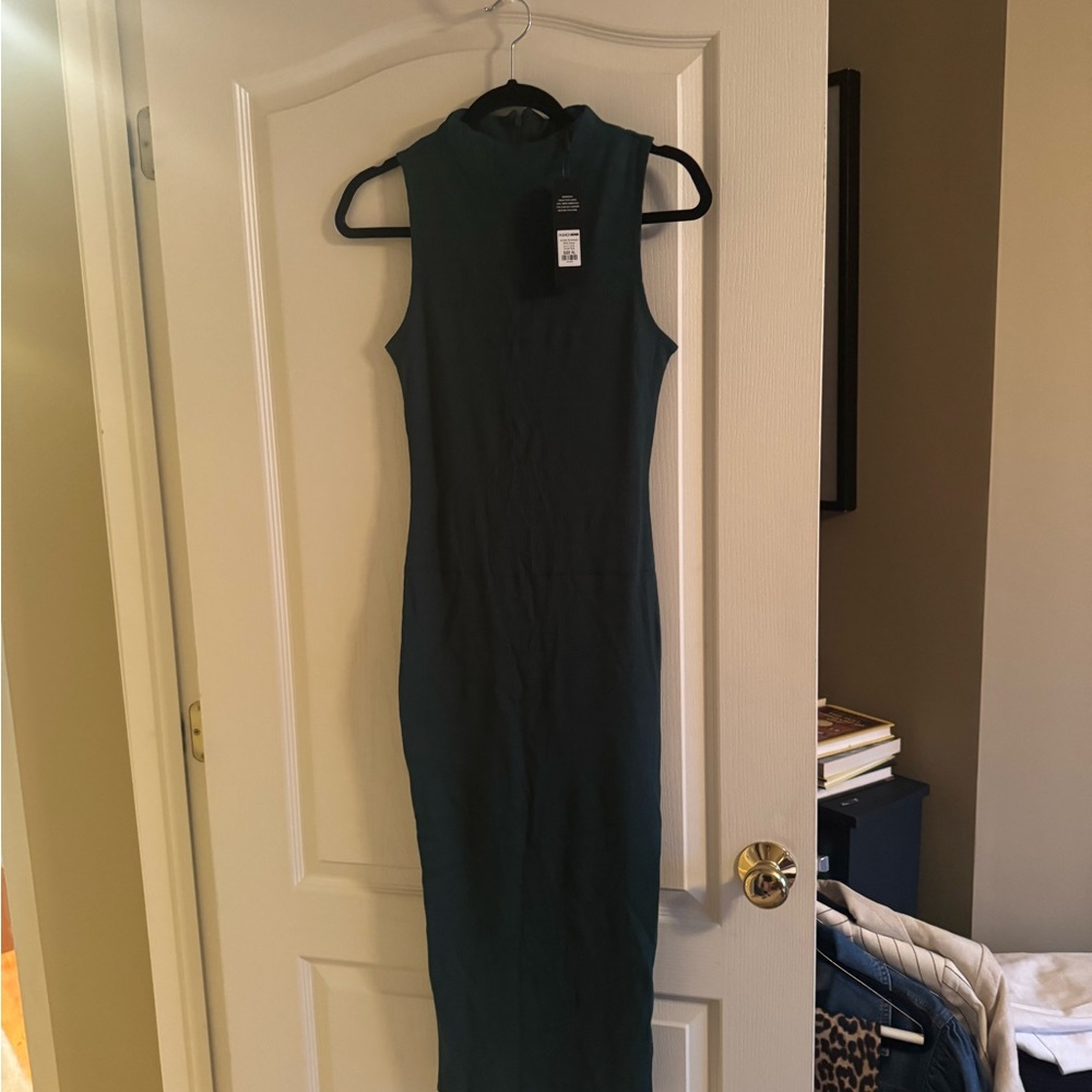 Sleeveless green Dress
